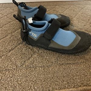 Water shoes